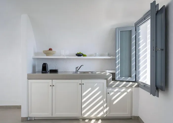 Апартаменты Hommage With Caldera View Hot Tub Тира