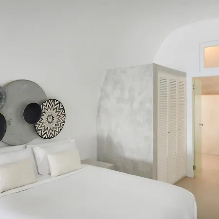 Hommage With Caldera View Hot Tub Apartment